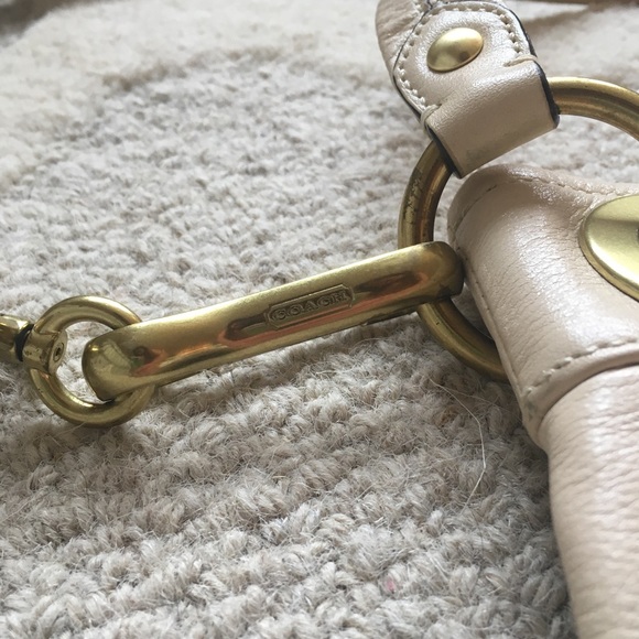 Coach Leather Bucket Bag in Ivory with 2 Straps - Picture 4 of 8